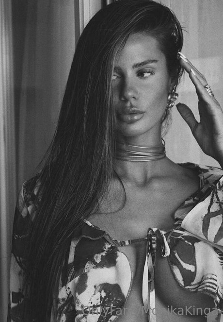 mmonik model erotic pics