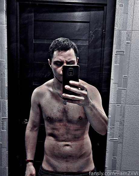 RamZi nude actress picture