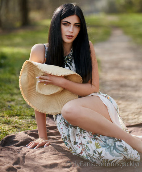 ms jacklyn nude thumbnail