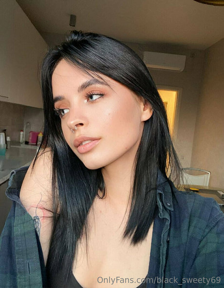 karinasweety69 hd model picture