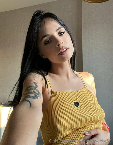 karinasweety69 model erotic image