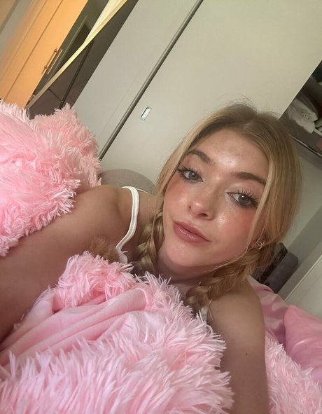 rileymaetwo profile pic