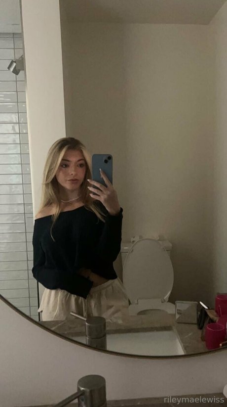 rileymaetwo pretty star pics