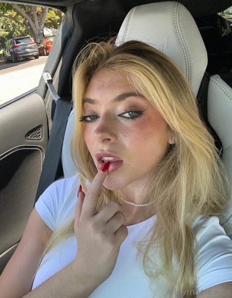 rileymaetwo pornstar archive