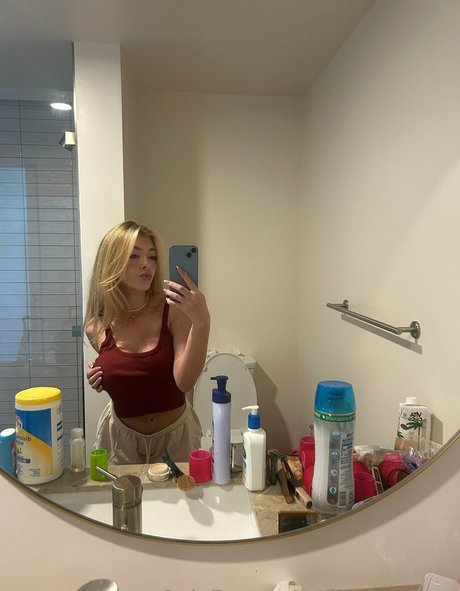rileymaetwo model adult pics