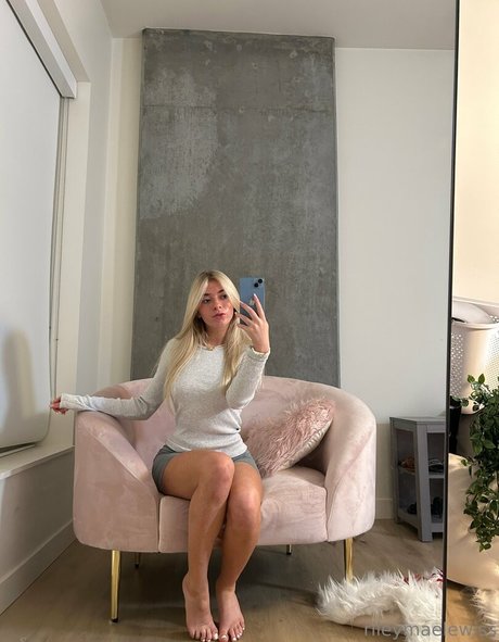 rileymaetwo sexy pornstar photo