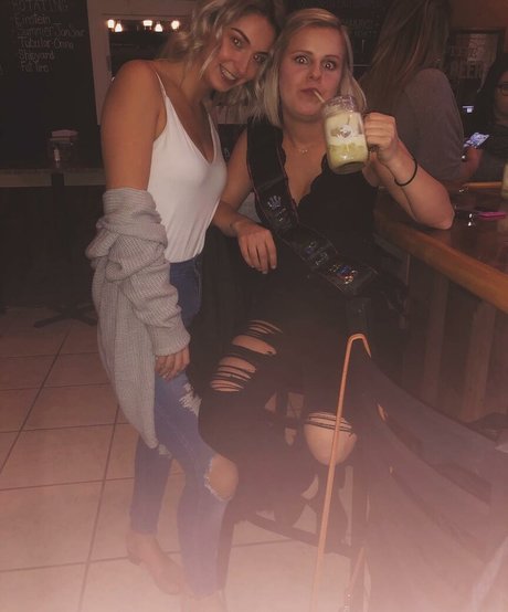 Samantha Copp exclusive star photo