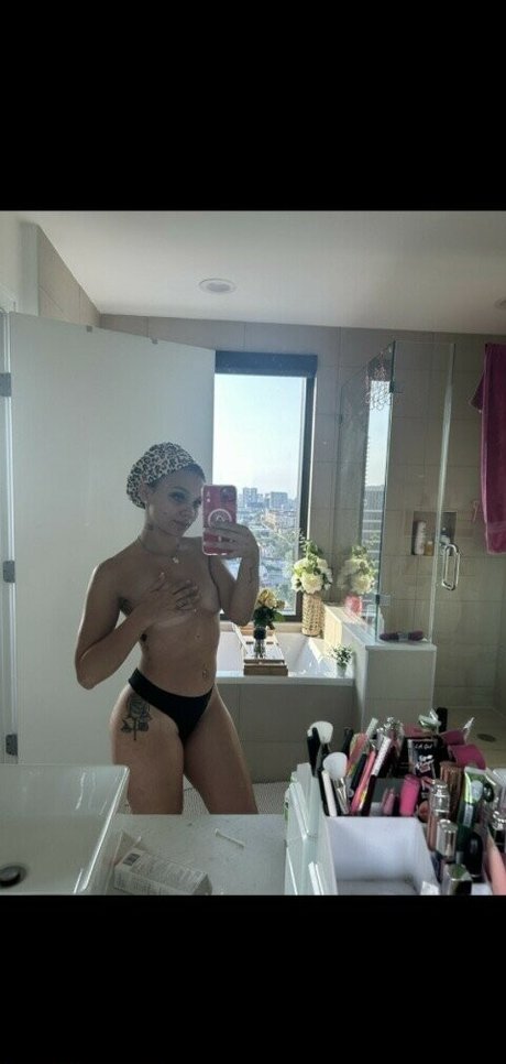 roseleediiii pornographic model photo