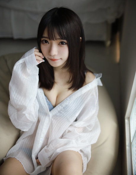 Izuchinono model pornographic photos