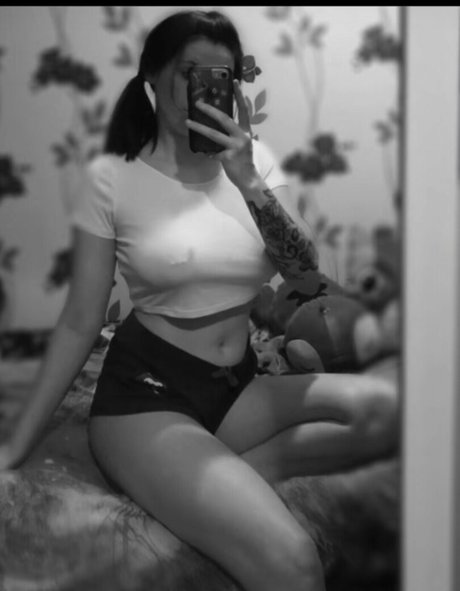 curly hair teen onlyfans hd image