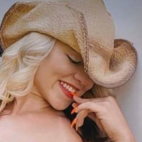 Abby Elizabeth Miller porn actress gallery