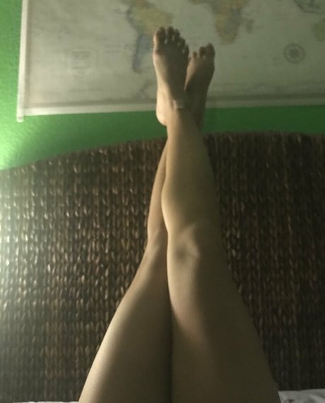 xteenytinyfeetx naked star photos