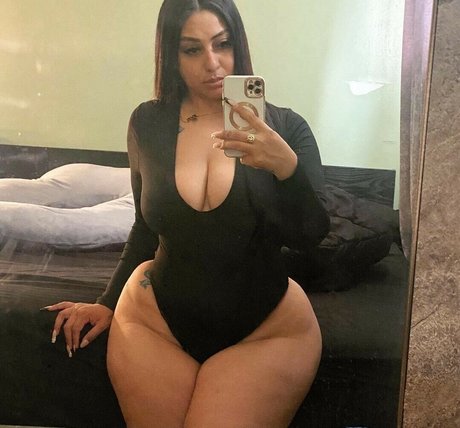 Belleeminx naked actress photo