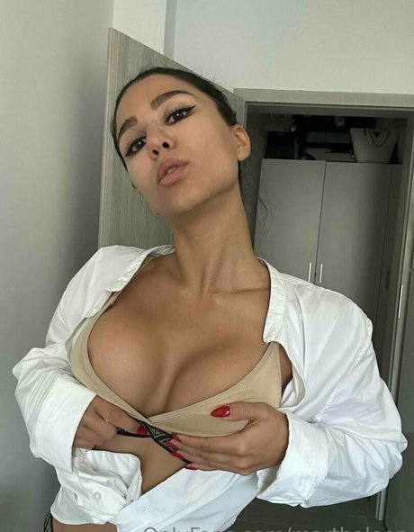 hijabi onlyfans exclusive image