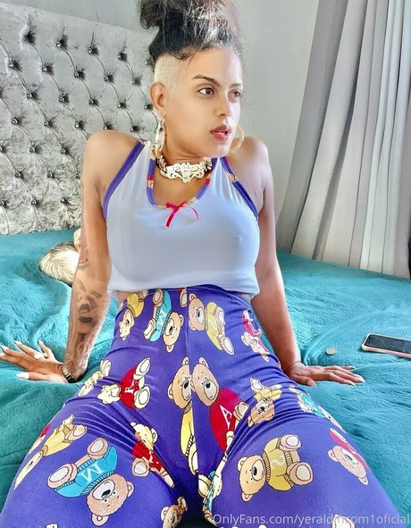 yeraldincom1oficial sexy model picture