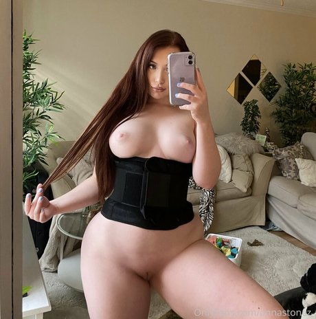 porcelainpeachx nude thumbnail
