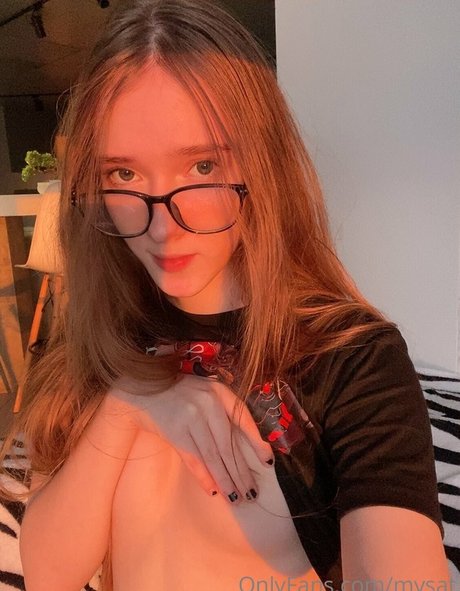 Mysat nude actress photo