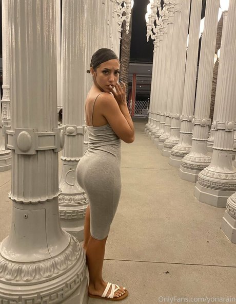 yonarainn star nude photos