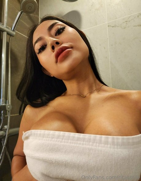 gloryhole wife onlyfans hot naked photo