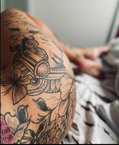 Luara Censi nude thumbnail