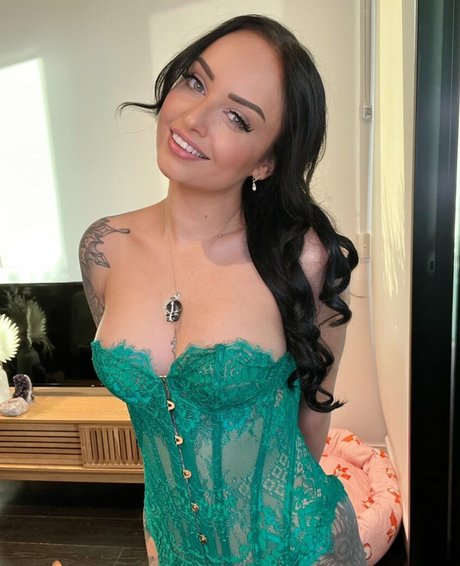 Lillith Lodge star erotic picture