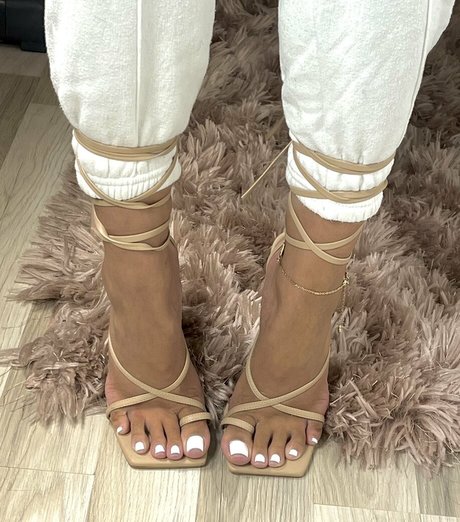 herfeetonfleek_ star art pic