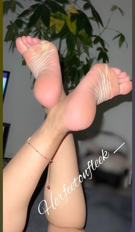 herfeetonfleek_ nice model img