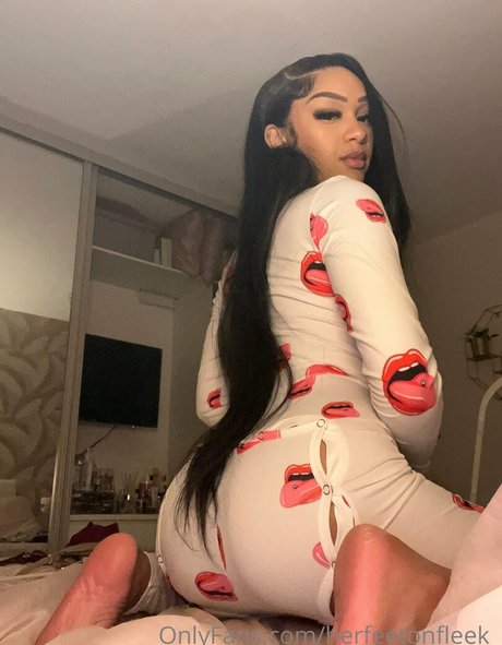 herfeetonfleek_ sexy pornstar photos