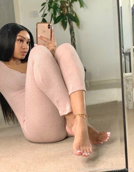 herfeetonfleek_ sexy pornstar gallery