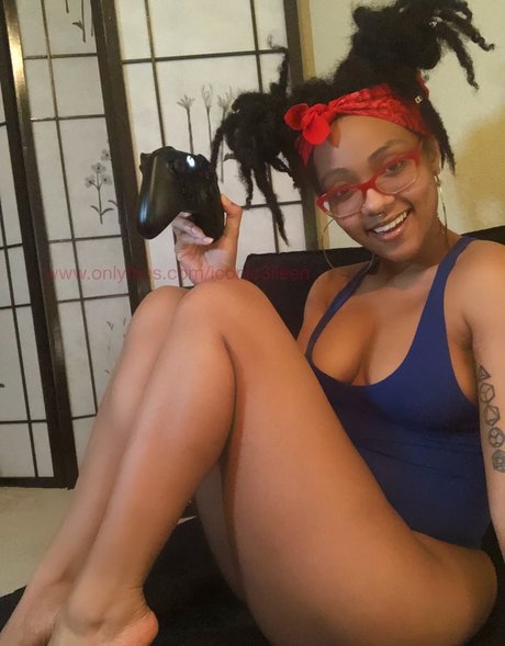 Iconic3ileen art model picture