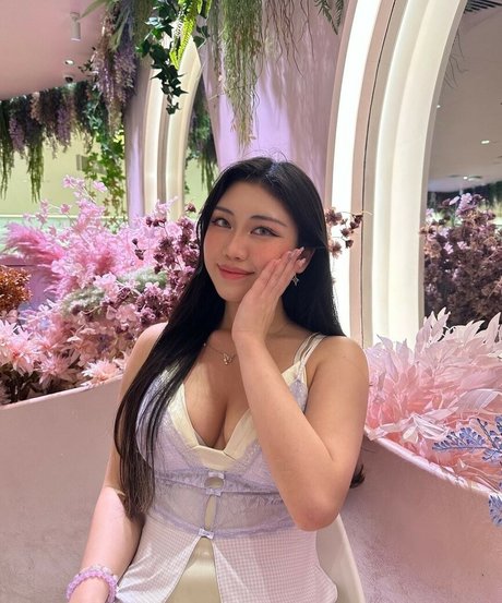 ashl xy model nudes picture