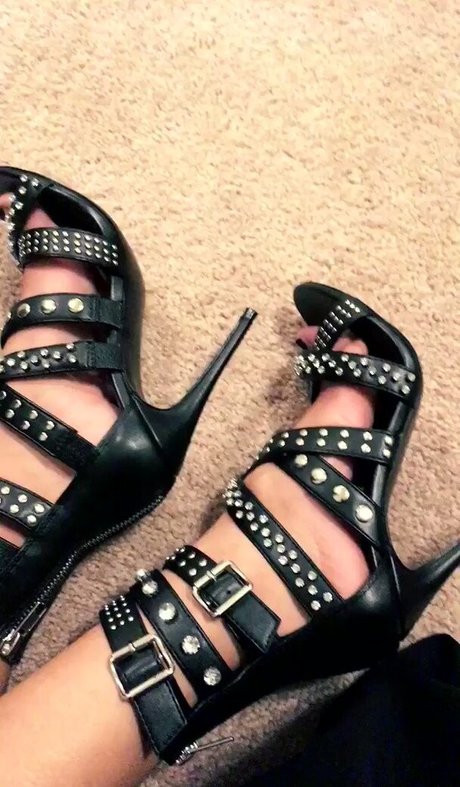 Trickywi exclusive actress galleries