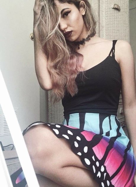 Trickywi sexy pornstar pic