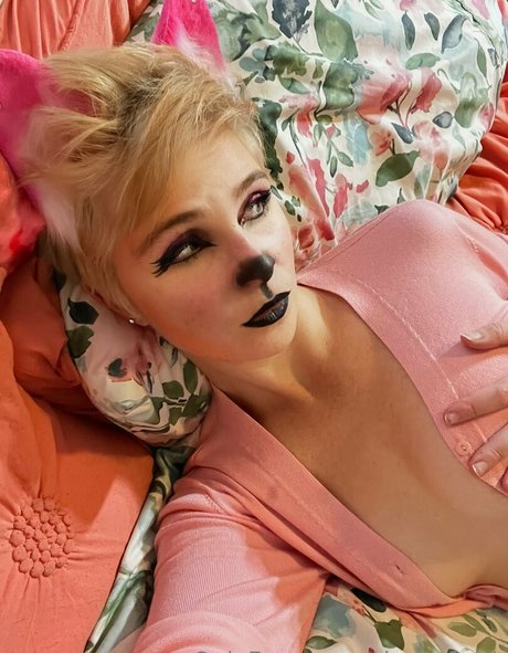 cherryfoxjk erotic model images