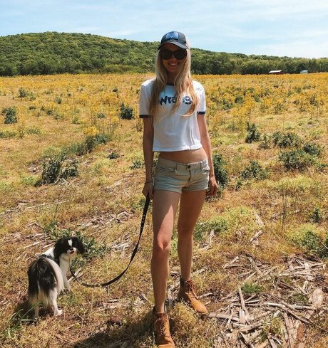 Zandi Holup erotic actress galleries