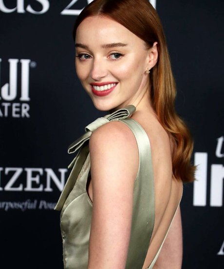 Phoebe Dynevor star sex photo