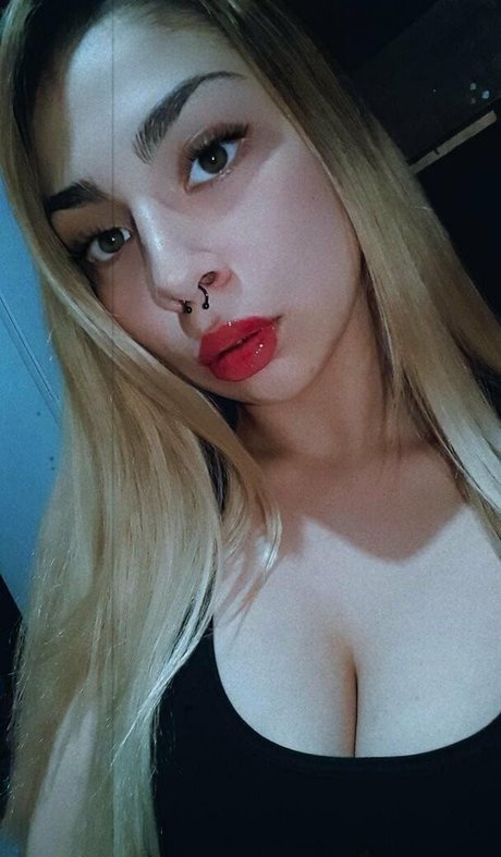 natalybabyy model naked photo