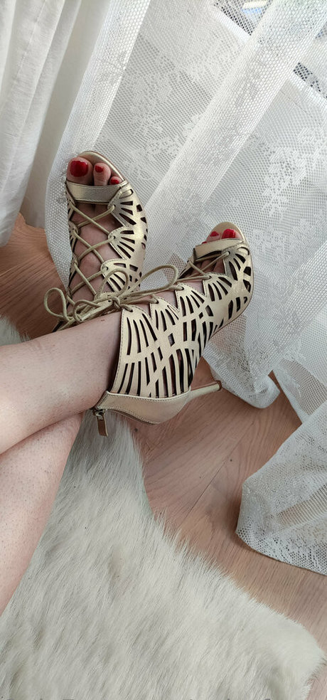 only fancy feet nice model pics