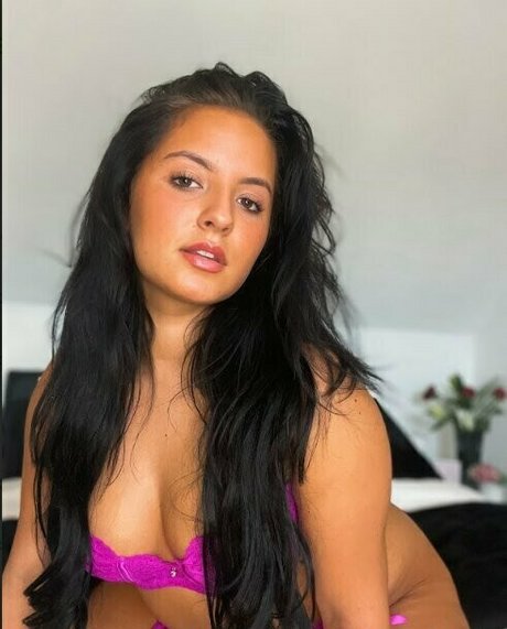 keziwarwick nude model img