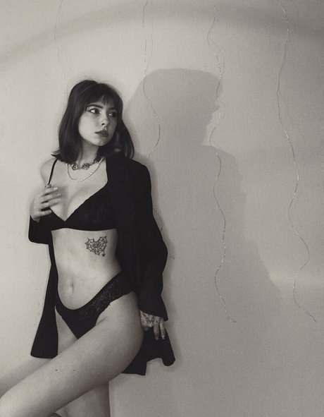 zlatka lesenok naked model gallery