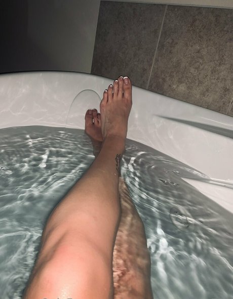 sweetfeettreats727 erotic pornstar photo