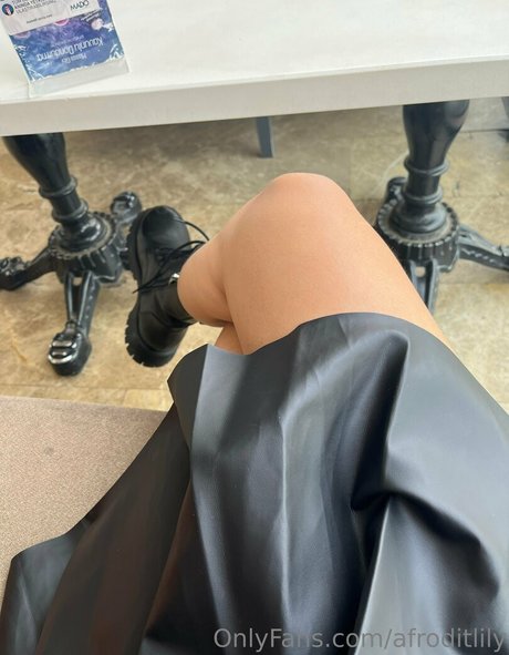 afroditlily nudes model photo