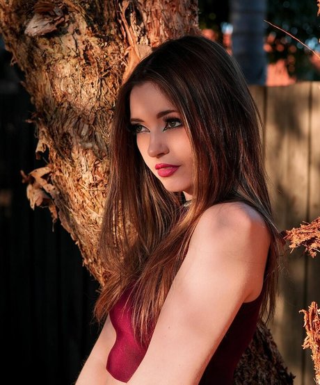 Alli Flanagan model image