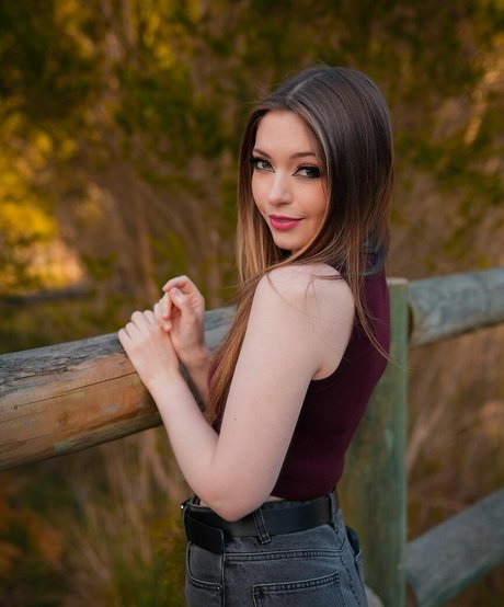 Alli Flanagan pornstar sexy pictures