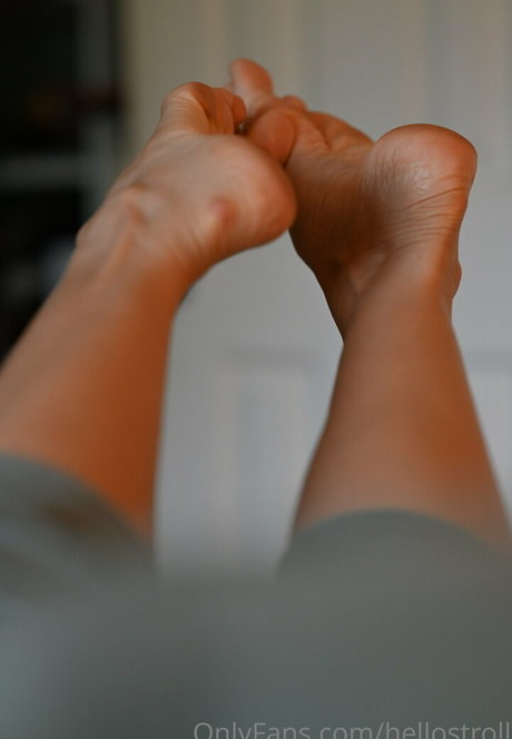 hellostroll star exclusive pic