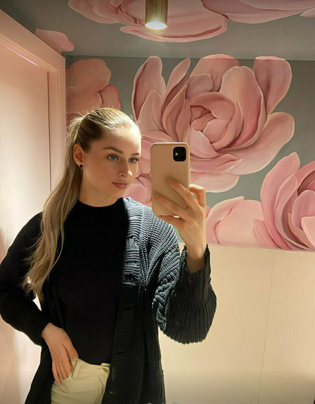 zoelushmodel perfect actress img