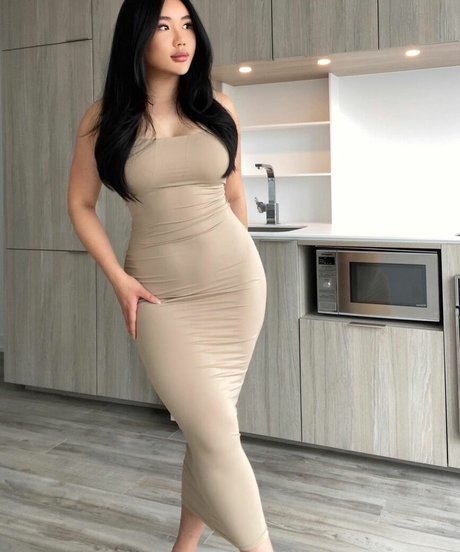 YueYue star porn pic