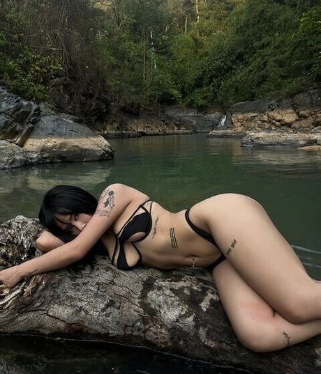 quitmell model exclusive gallery