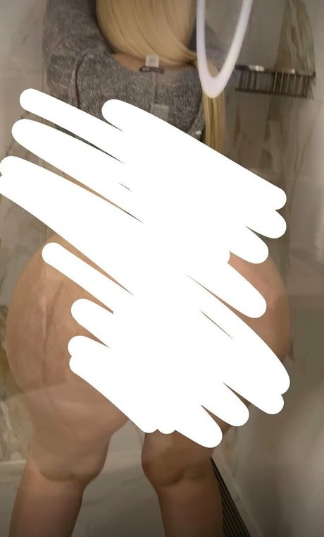 bootybyshelll naked star img