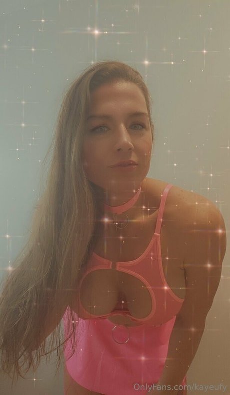 Kayeufy nude model photo